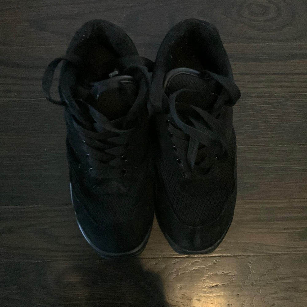 Girls’ hip hop shoes
